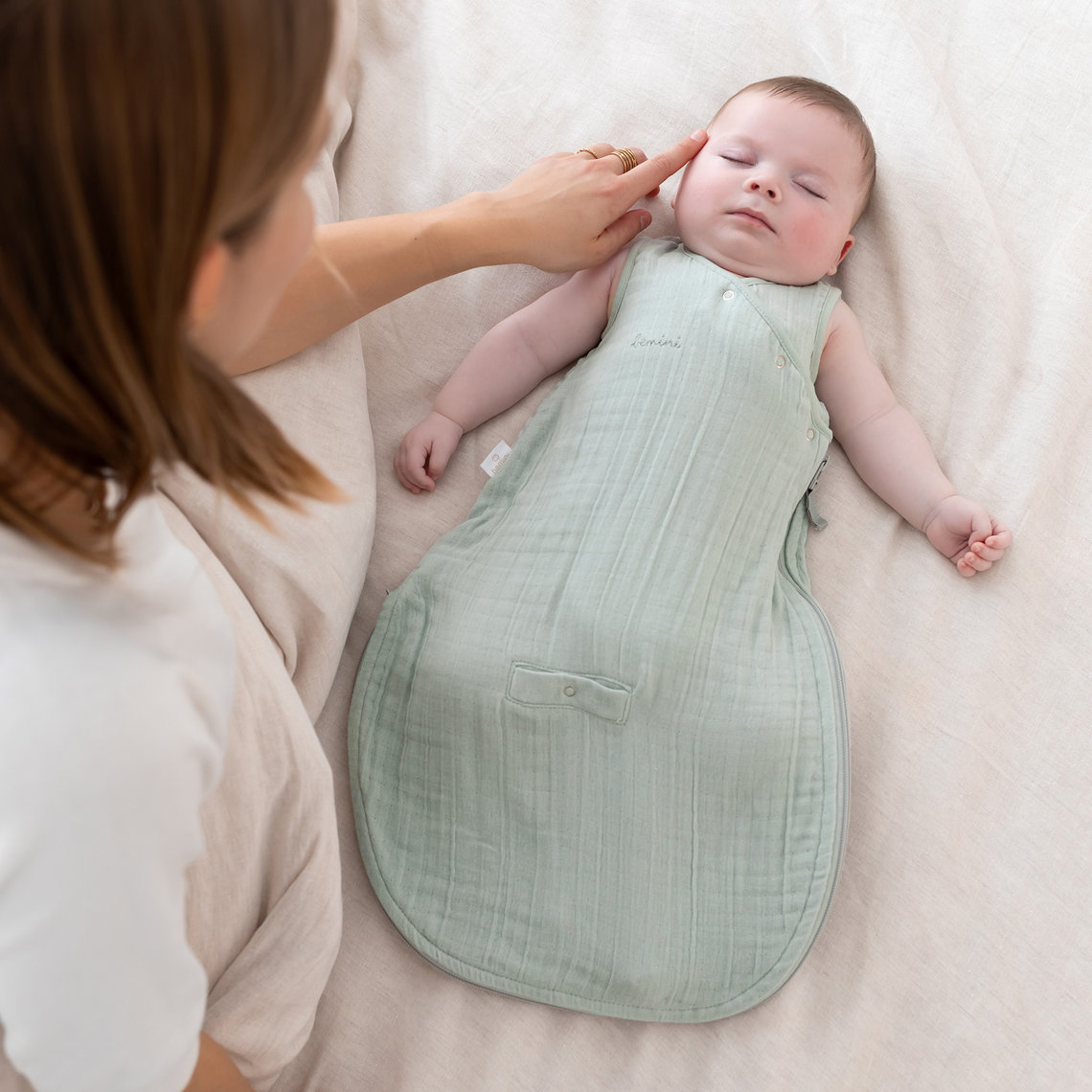 Bemini Gigoteuse sans manches 1-4m été tog 0.5 Gaze douce Amande Oeko-Tex – Image 4