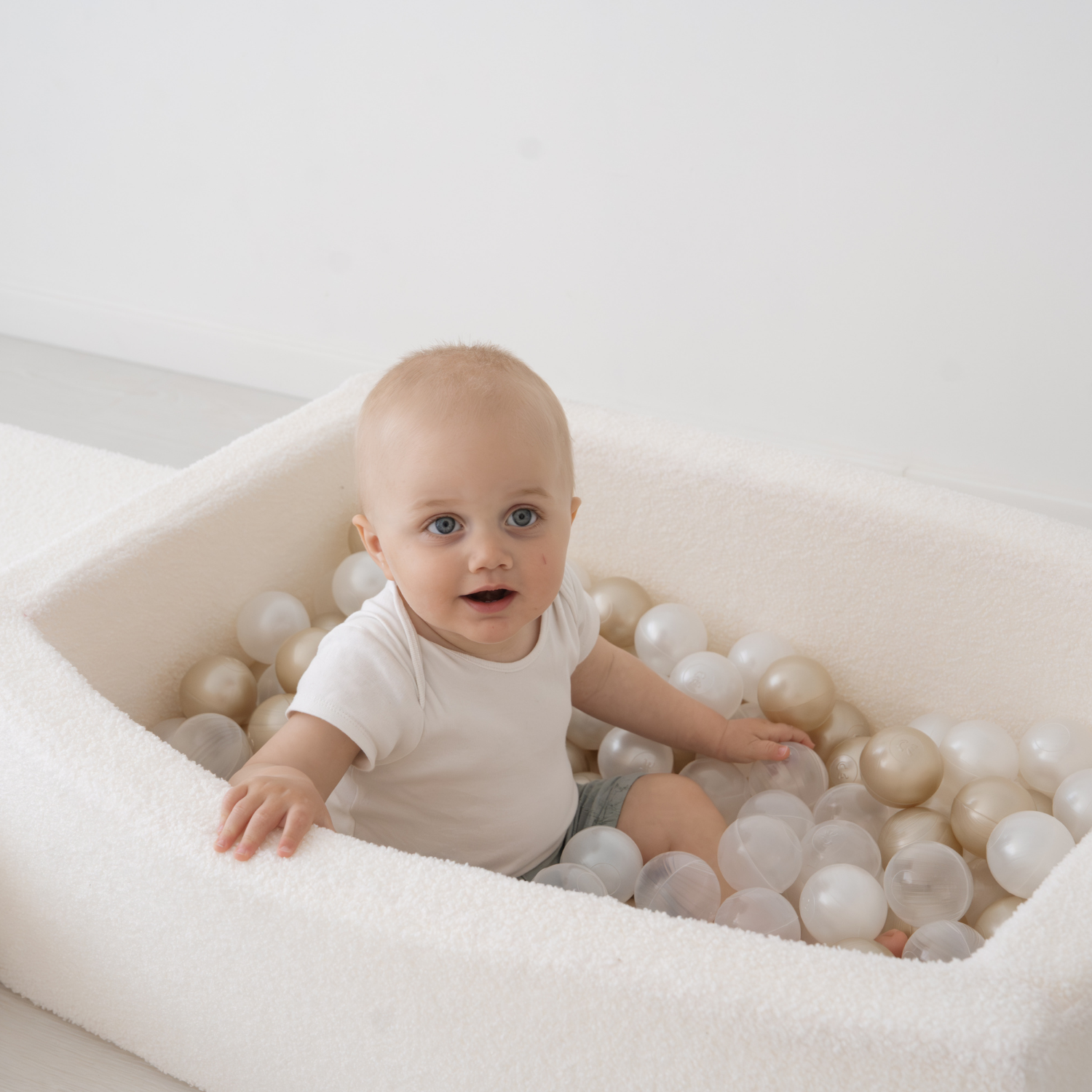 Sense2Play – Aire de jeux en mousse 4-en-1 avec piscine à balles – Bouclette crème – Image 2