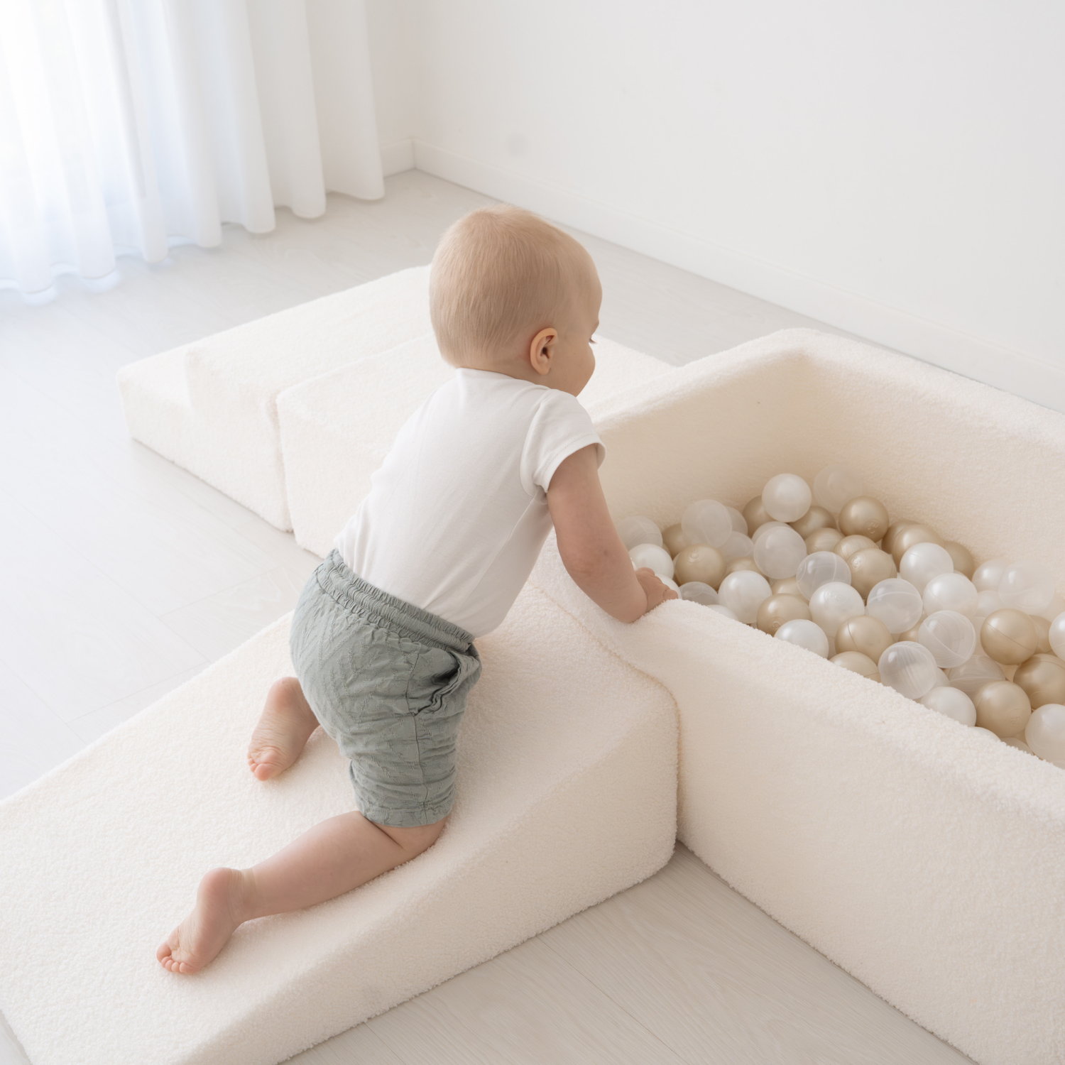 Sense2Play – Aire de jeux en mousse 4-en-1 avec piscine à balles – Bouclette crème – Image 4