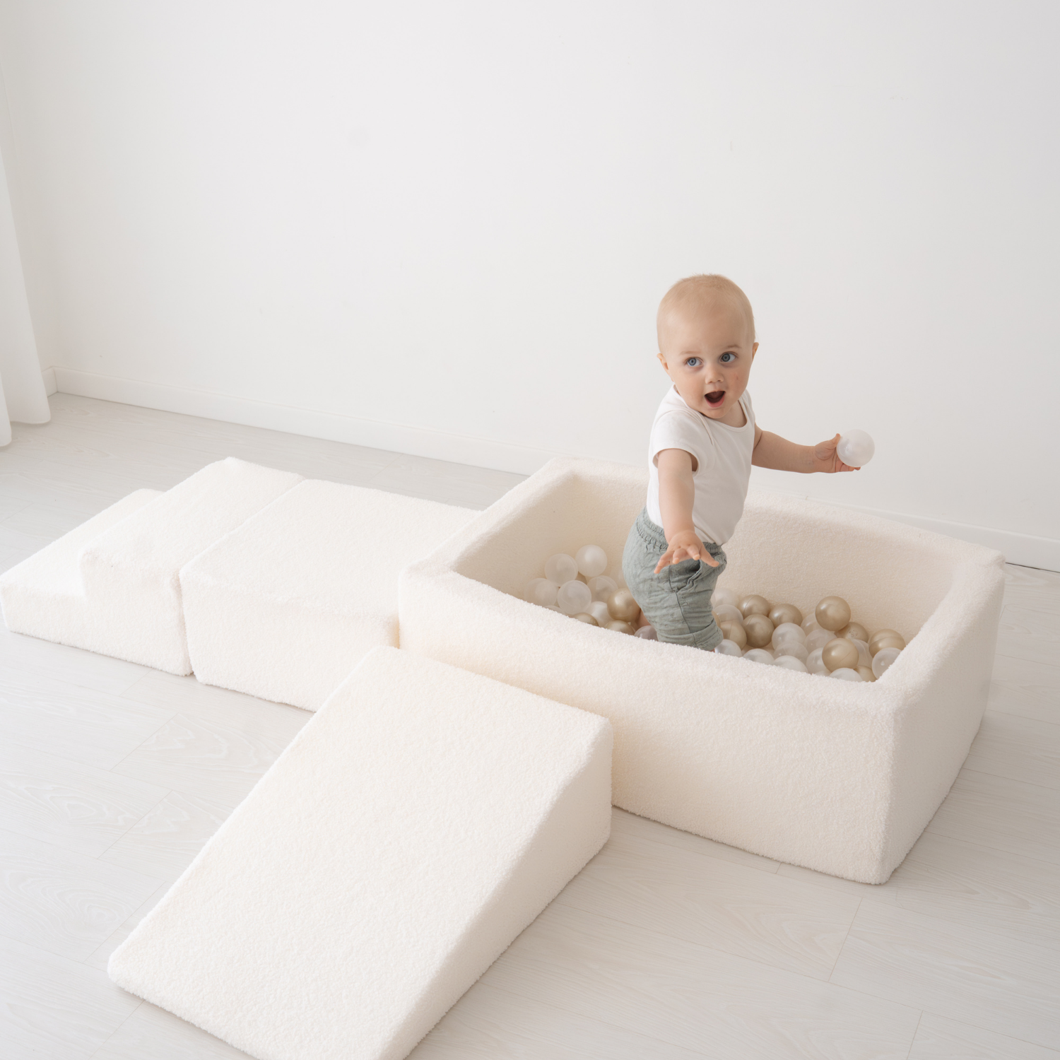 Sense2Play – Aire de jeux en mousse 4-en-1 avec piscine à balles – Bouclette crème – Image 6